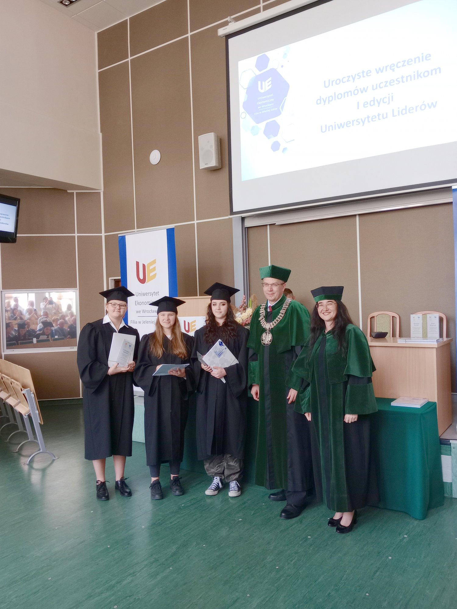 pierwsi-absolwenci-uniwersytetu-liderow-115913