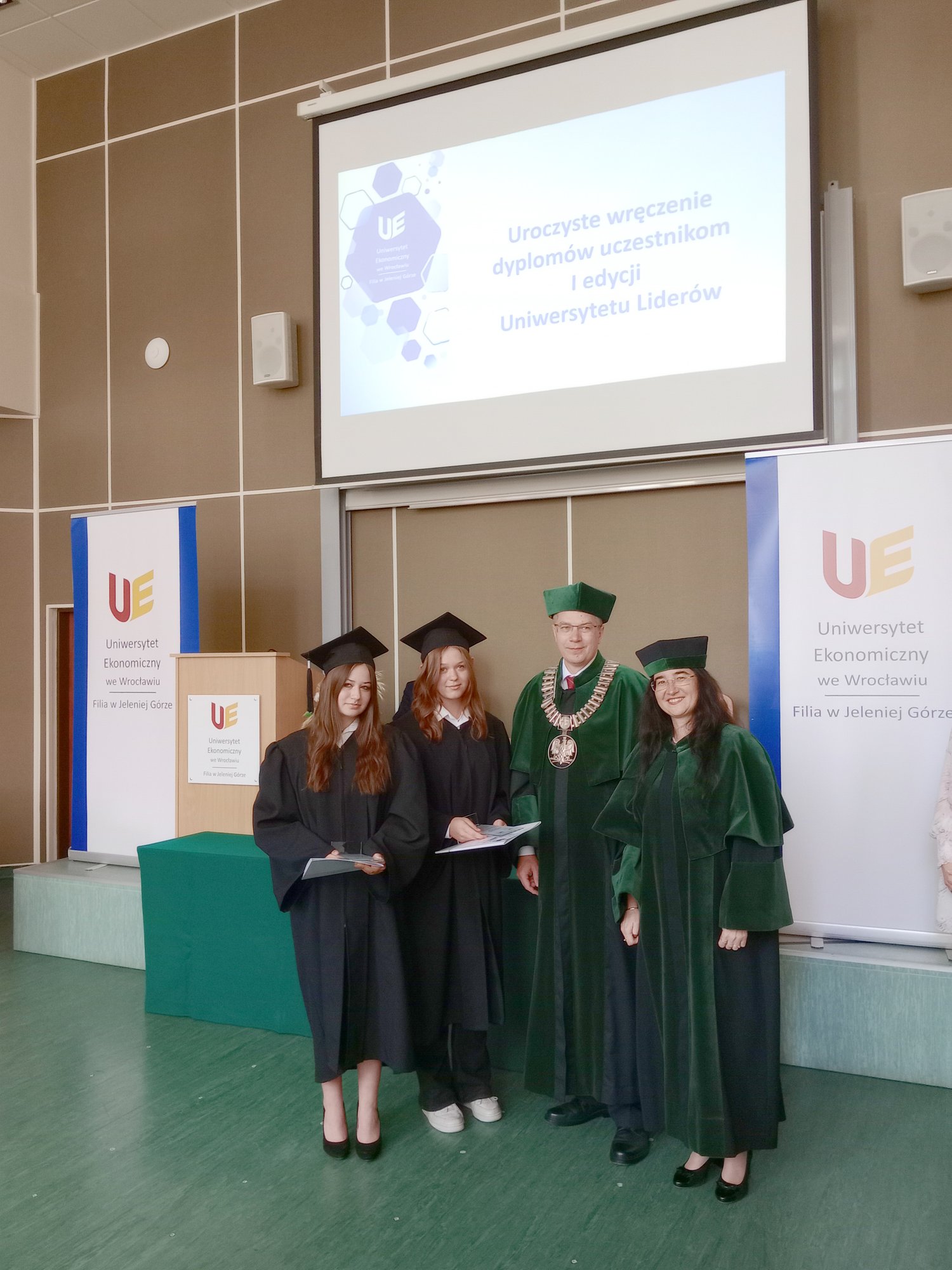 pierwsi-absolwenci-uniwersytetu-liderow-115913