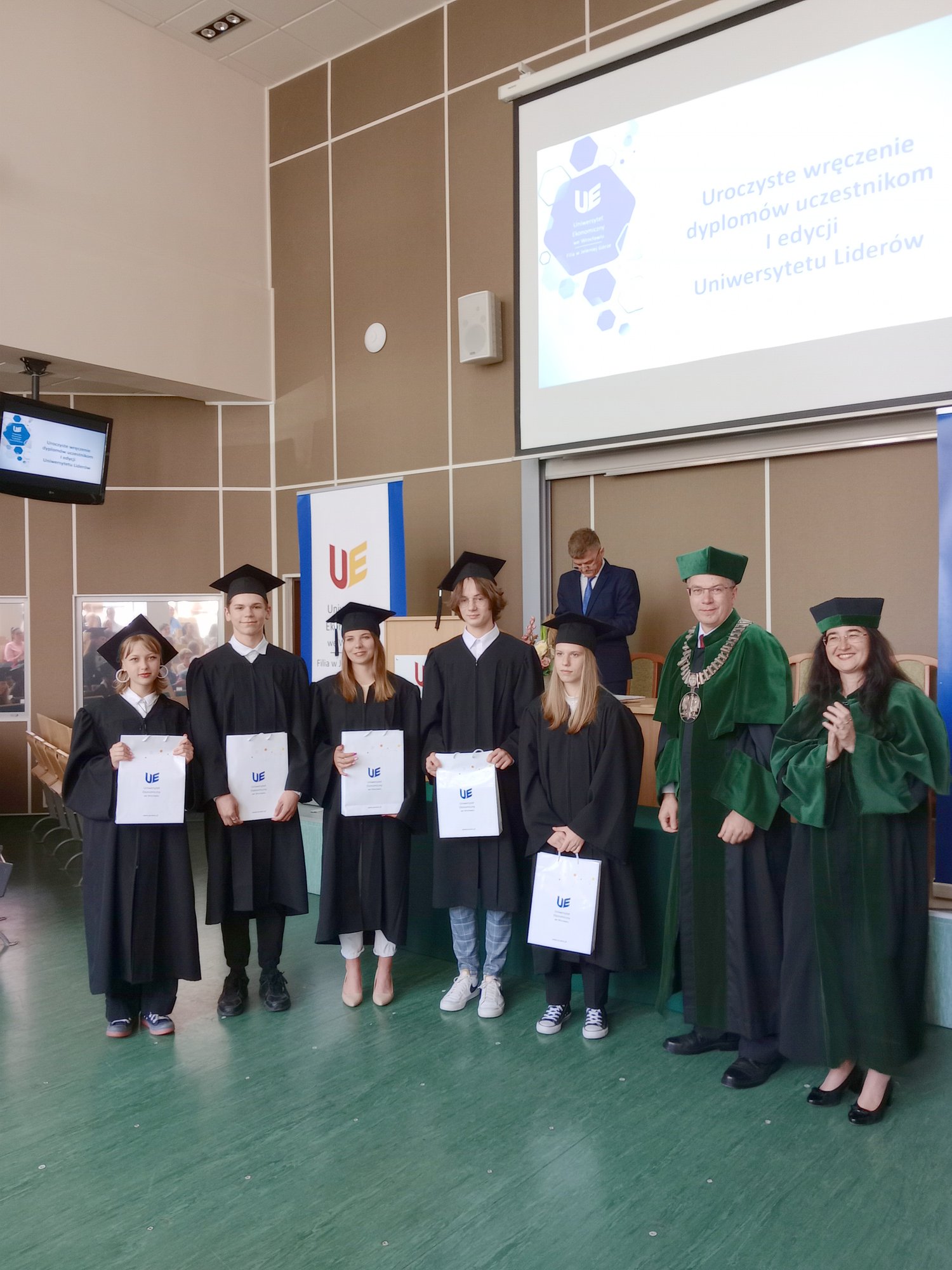 pierwsi-absolwenci-uniwersytetu-liderow-115913