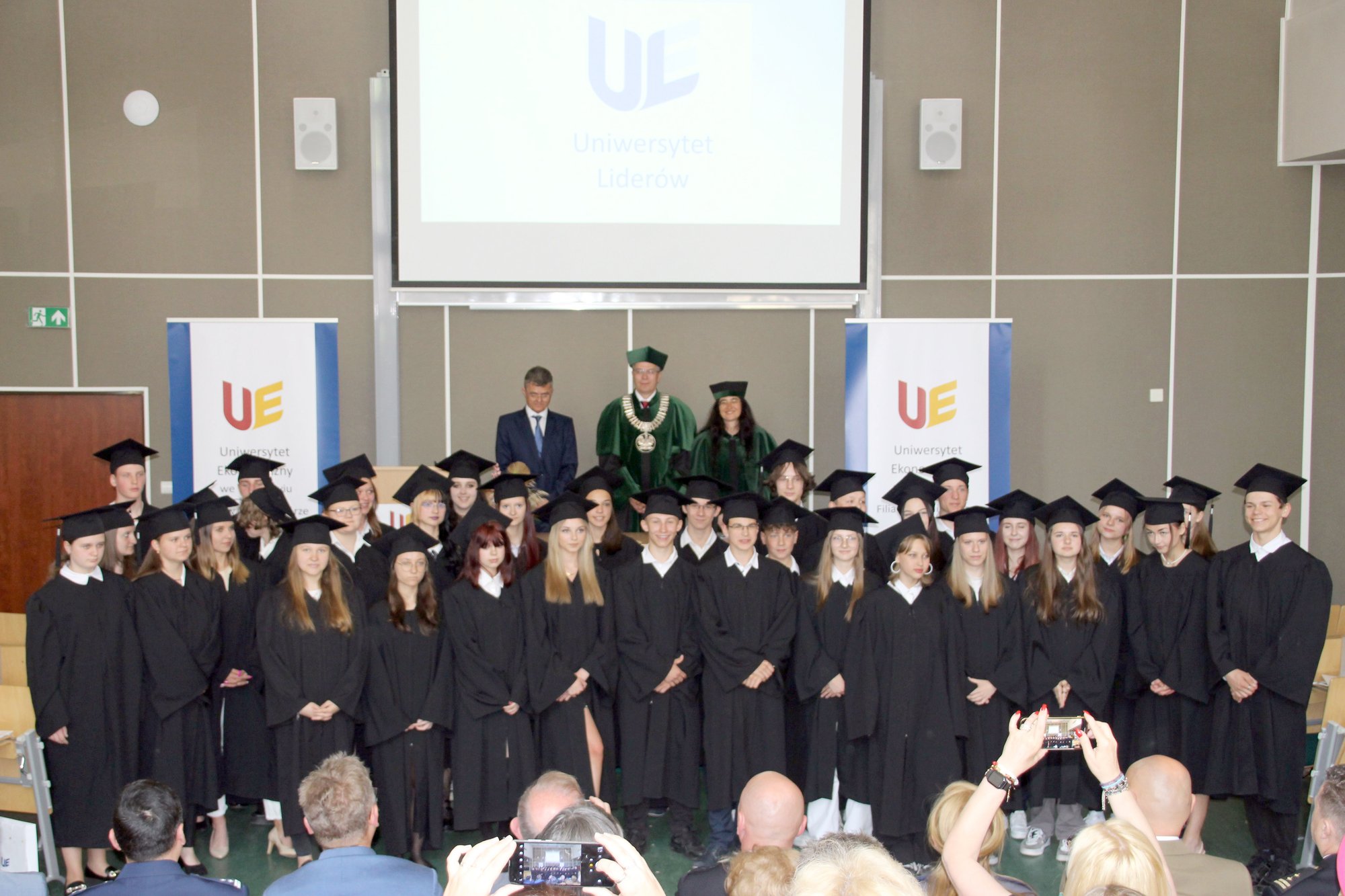 pierwsi-absolwenci-uniwersytetu-liderow-115913