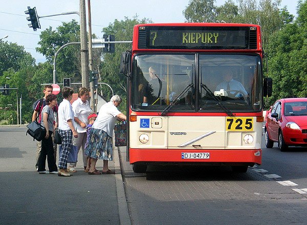 Na korektę rozkładu jazdy jednej ze strategicznych linii MZK czekają nie tylko zabobrzanie.
