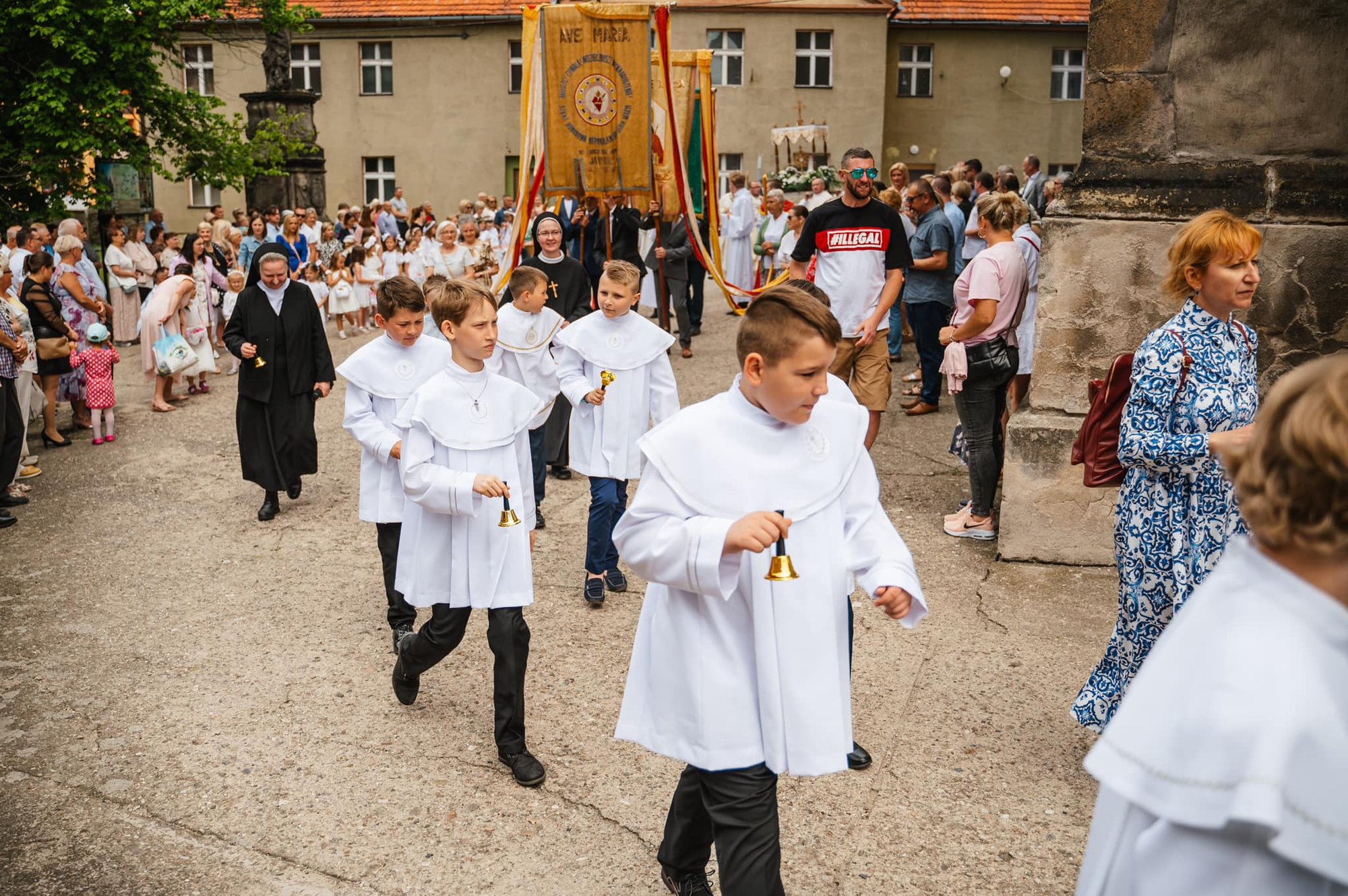 procesja-z-biskupem-115970