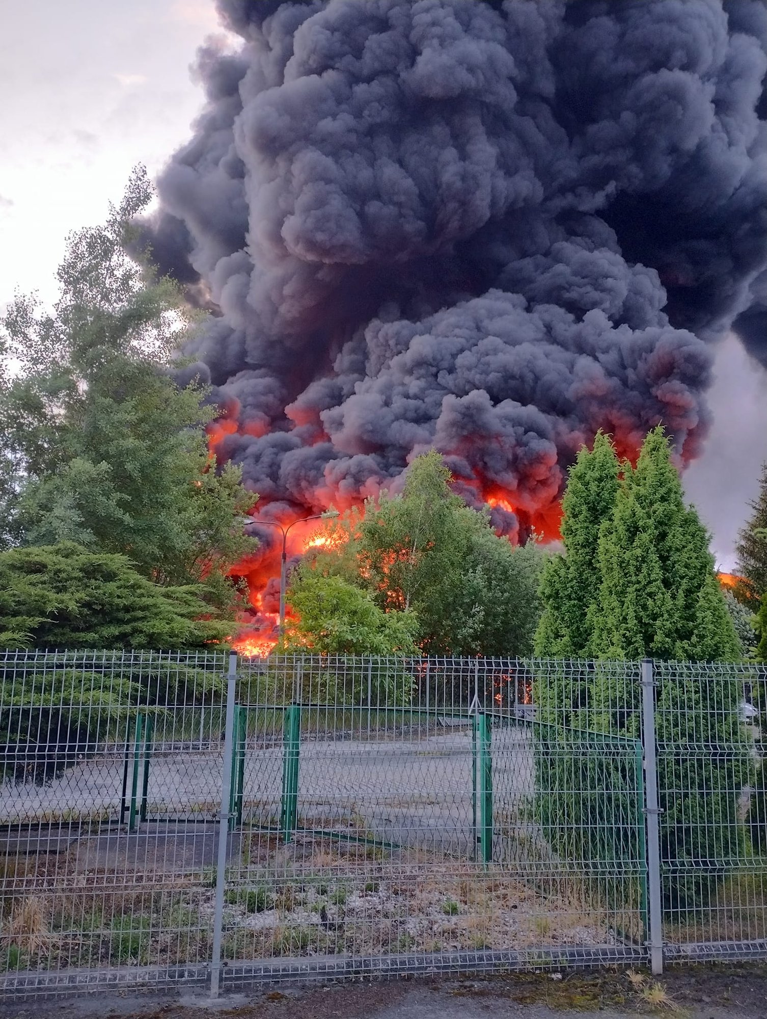 wilkow-grozny-pozar-w-zakadzie-utylizacji-116174