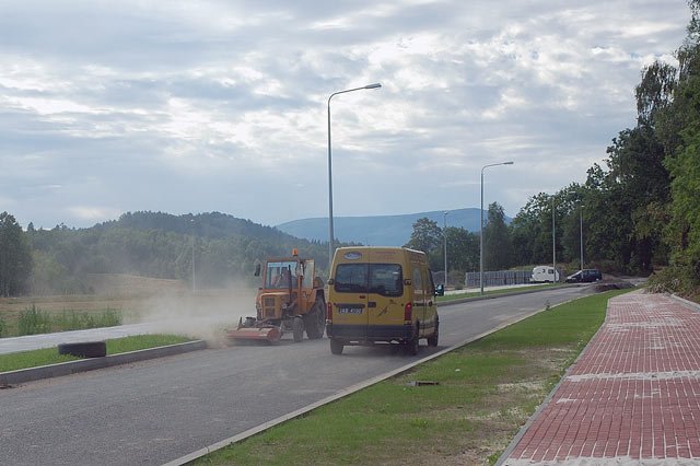 Prace przy budowie stacji uzdatniania wody i dojazdu do niej nabierają tempa.