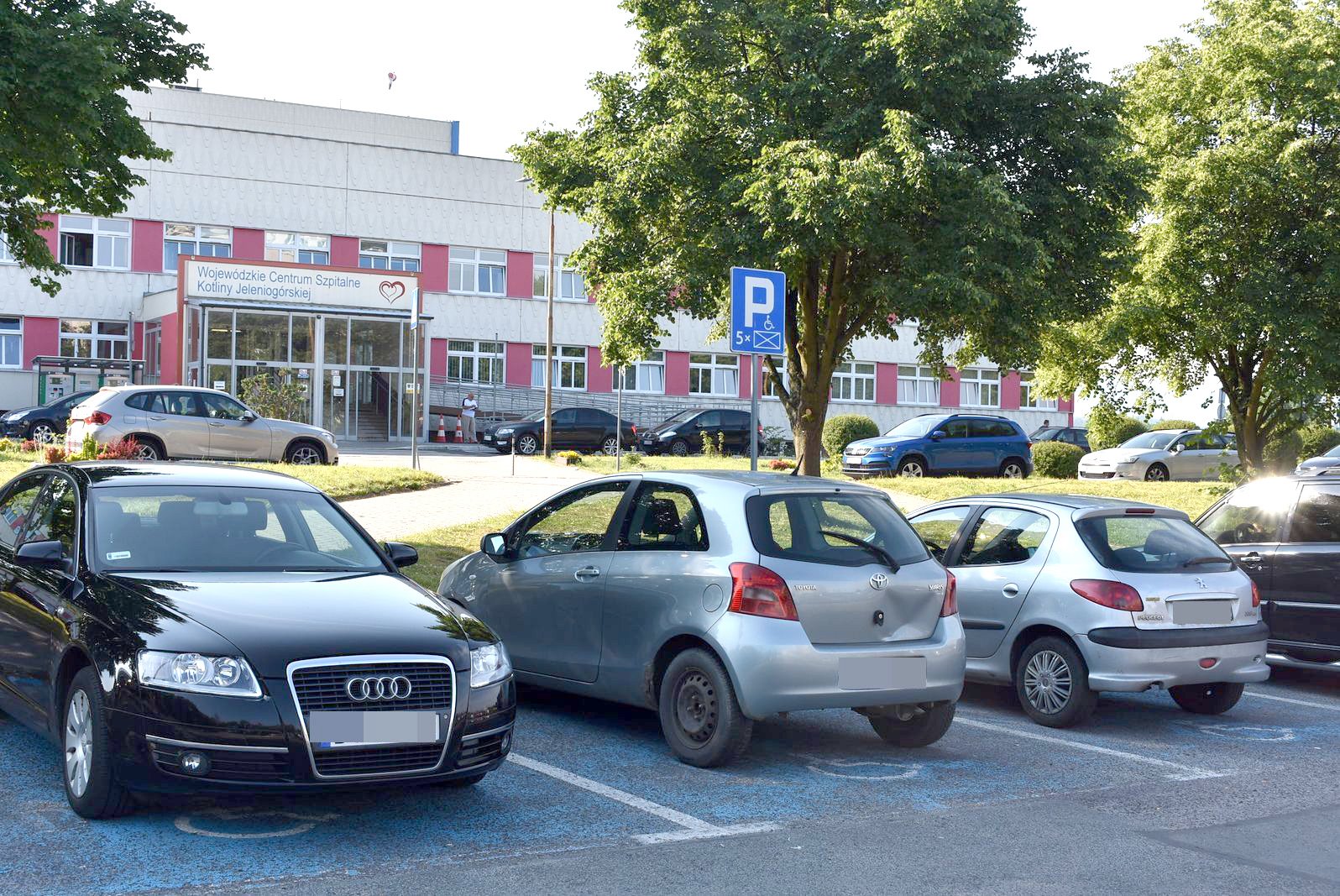 wroci-ulga-w-opatach-na-szpitalnym-parkingu-116468