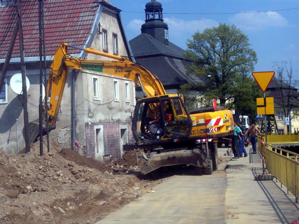 Powód kłopotów z dostarczeniem wody to prace w pobliżu ulicy Karkonoskiej.