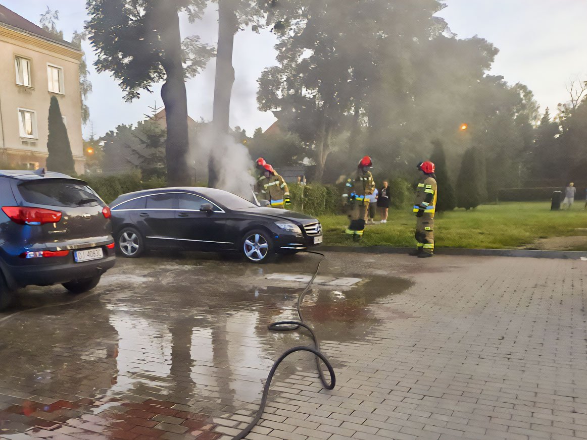 pozar-mercedesa-116563