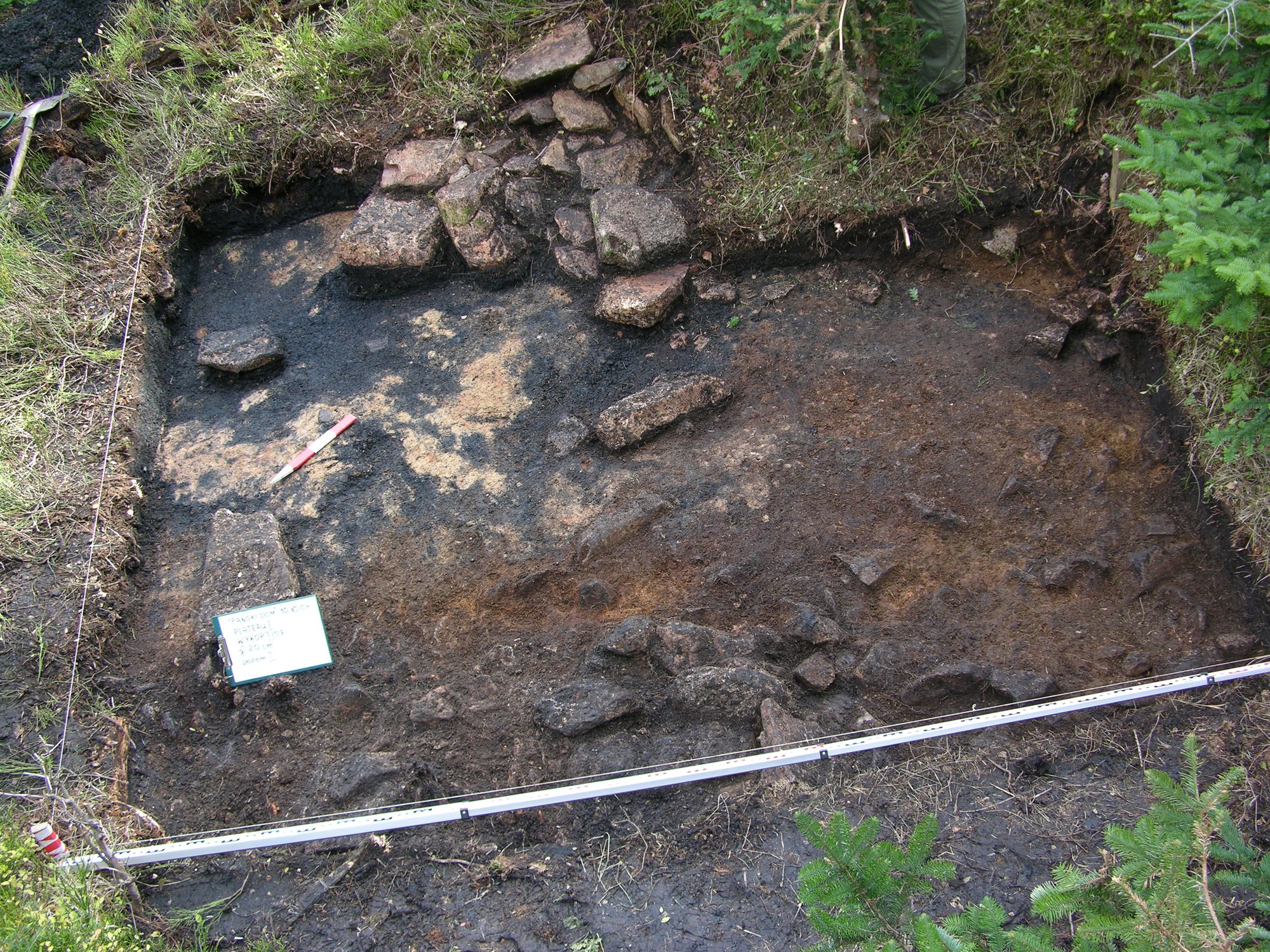 Wykop archeologiczny I/2007 z pozostałościami mielerza do wypału węgla drzewnego