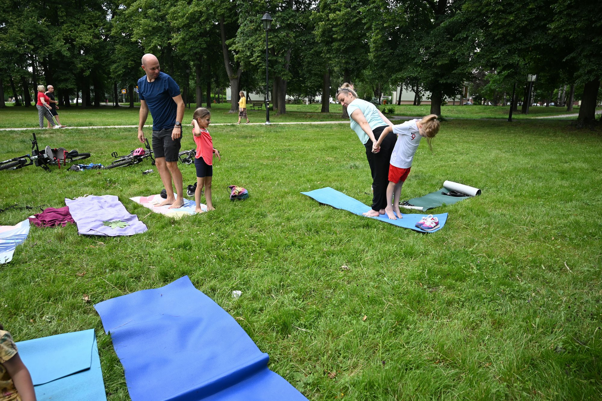 joga-rodzinna-w-parku-116746