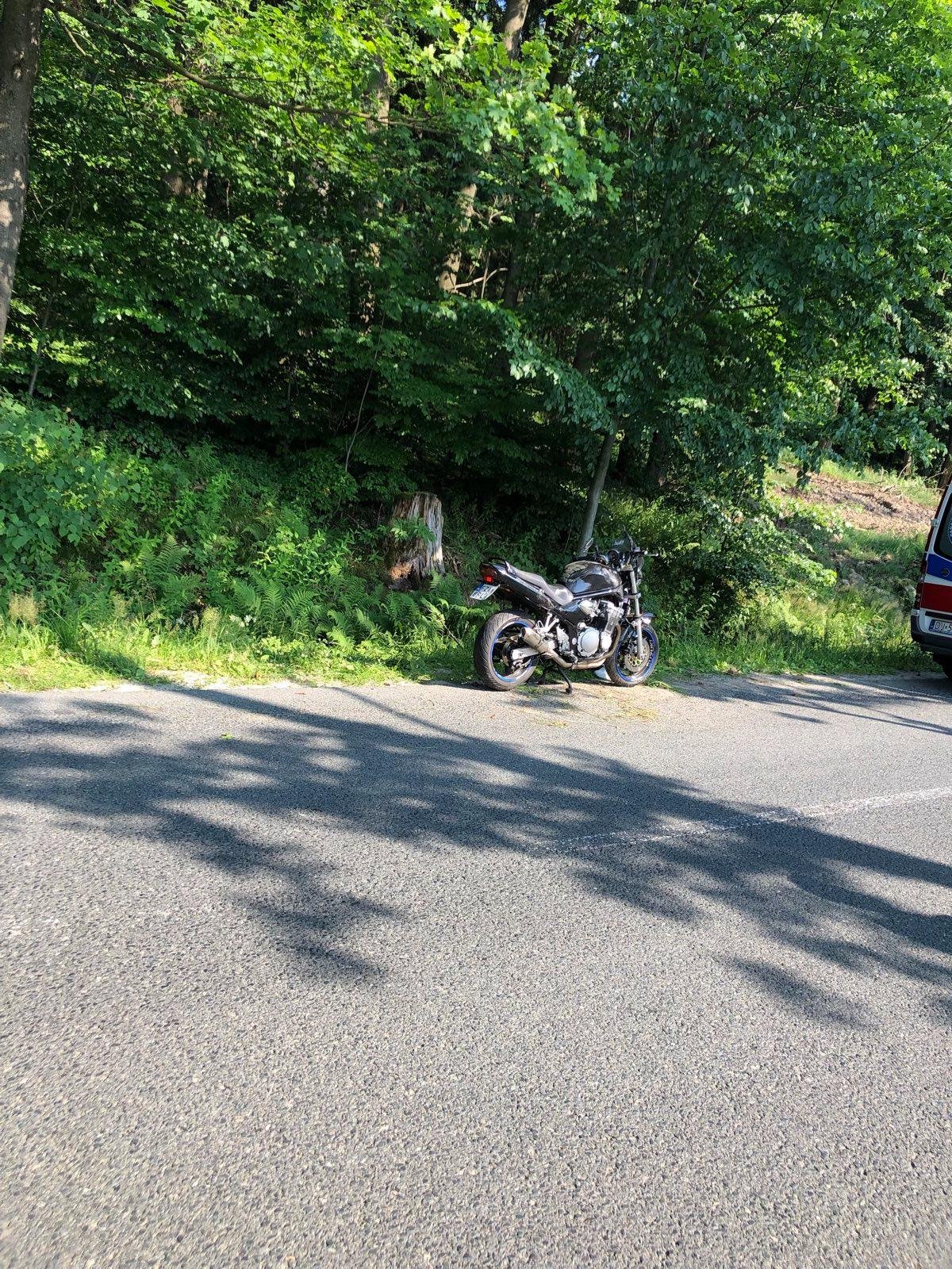 motocyklista-wpad-do-rowu-116794