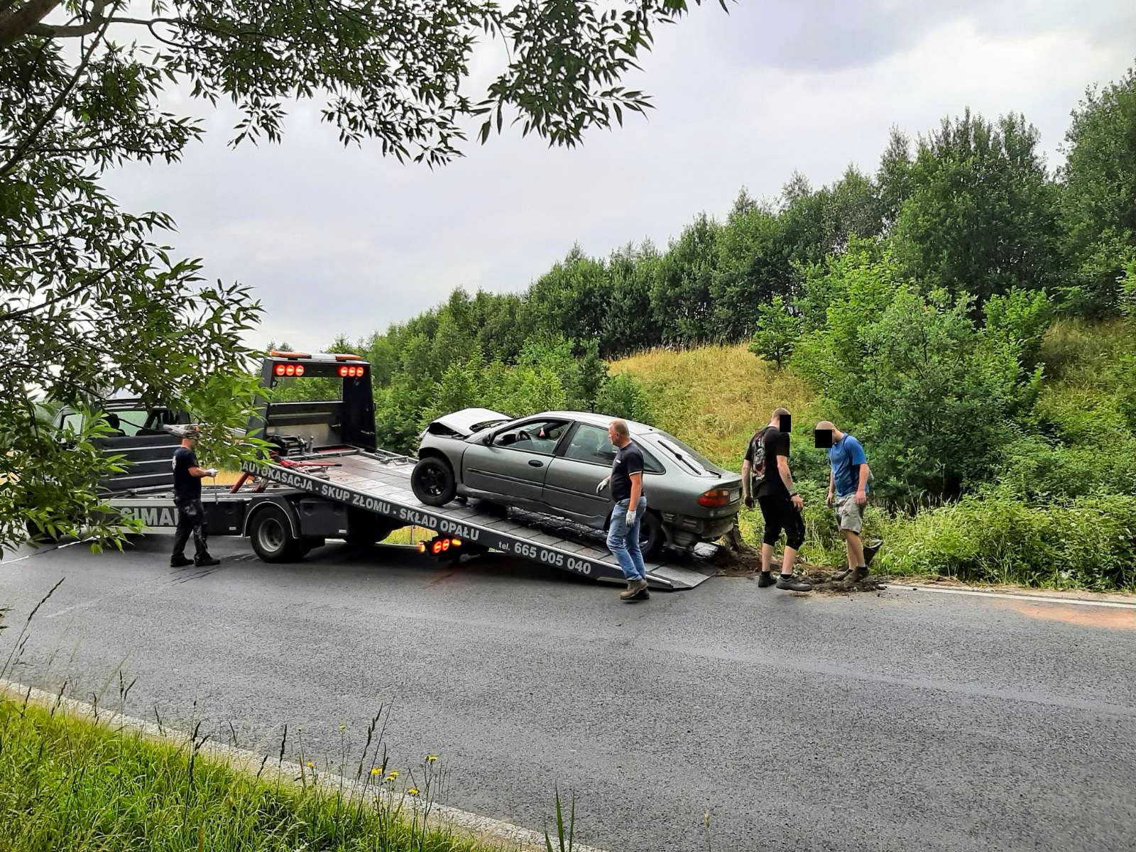 auto-wypado-z-drogi-116865