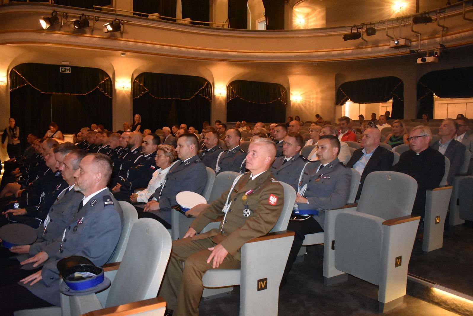 na-swieto-policji-awanse-nagrody-i-podziekowania-116892