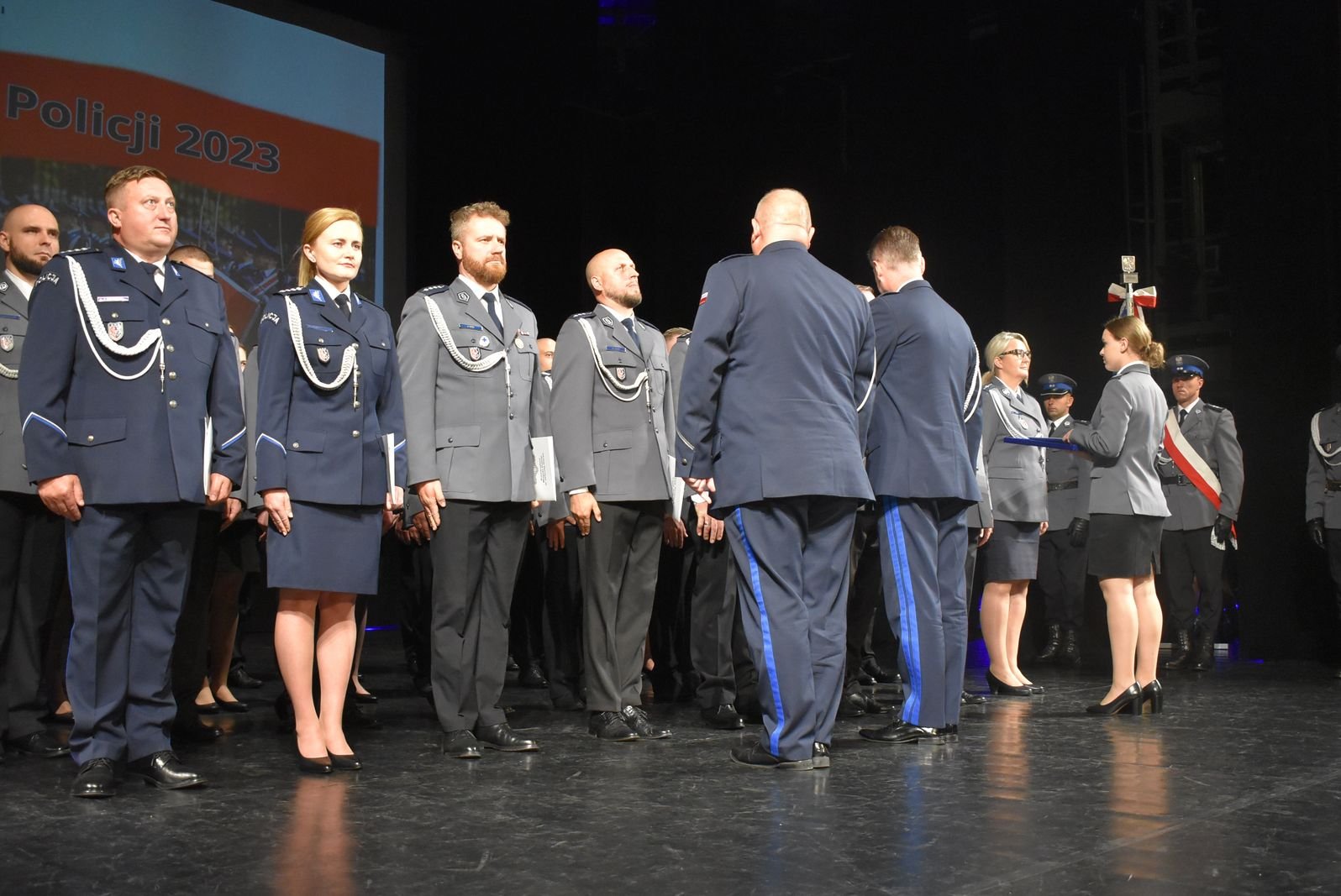 na-swieto-policji-awanse-nagrody-i-podziekowania-116892