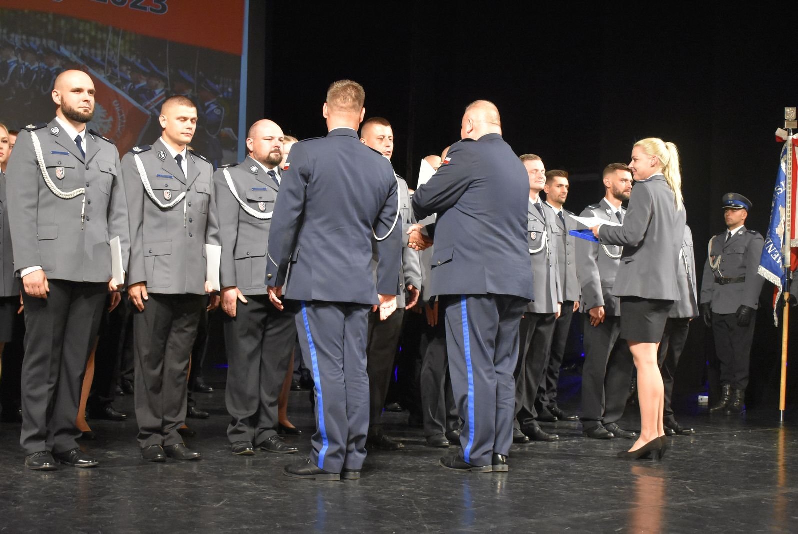 na-swieto-policji-awanse-nagrody-i-podziekowania-116892