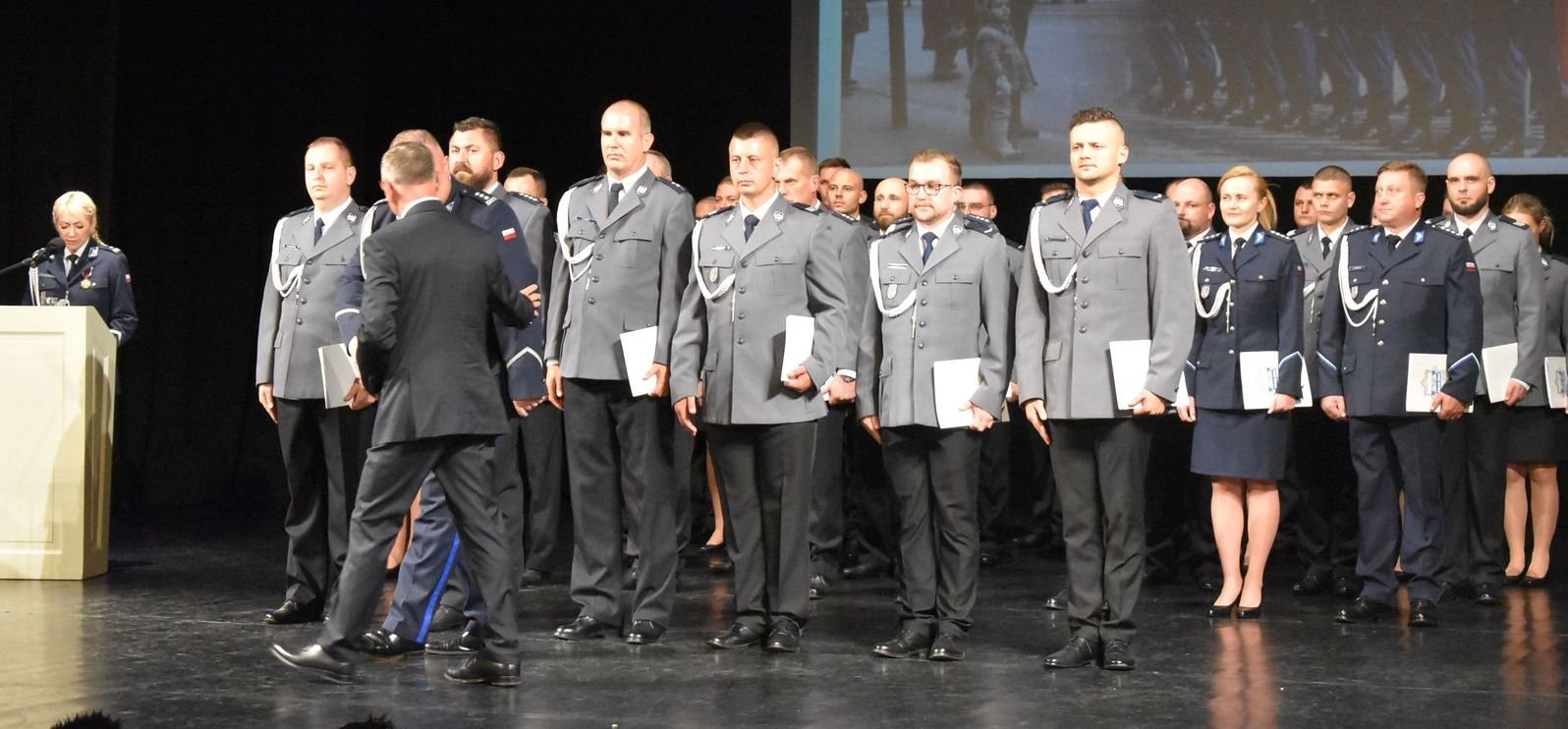 na-swieto-policji-awanse-nagrody-i-podziekowania-116892