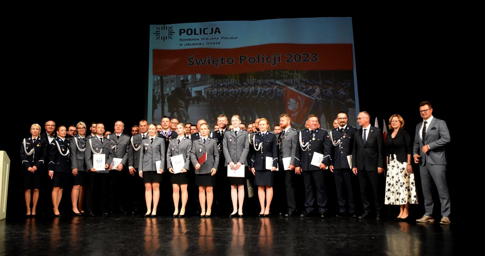 na-swieto-policji-awanse-nagrody-i-podziekowania-116892
