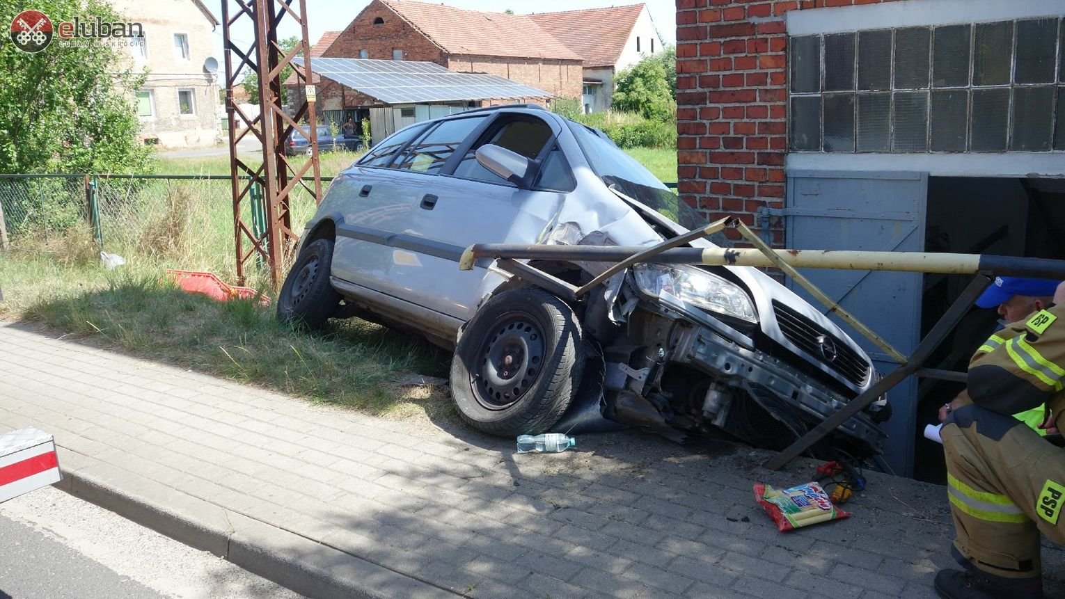 kierowca-zasab-i-uderzy-w-transformator-116984