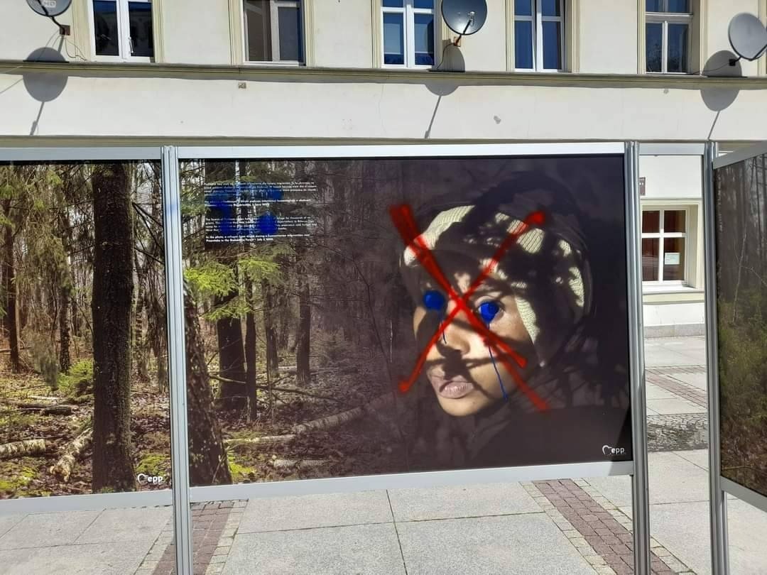 zniszczona-wystawa-zdjec-janiny-ochojskiej-116986