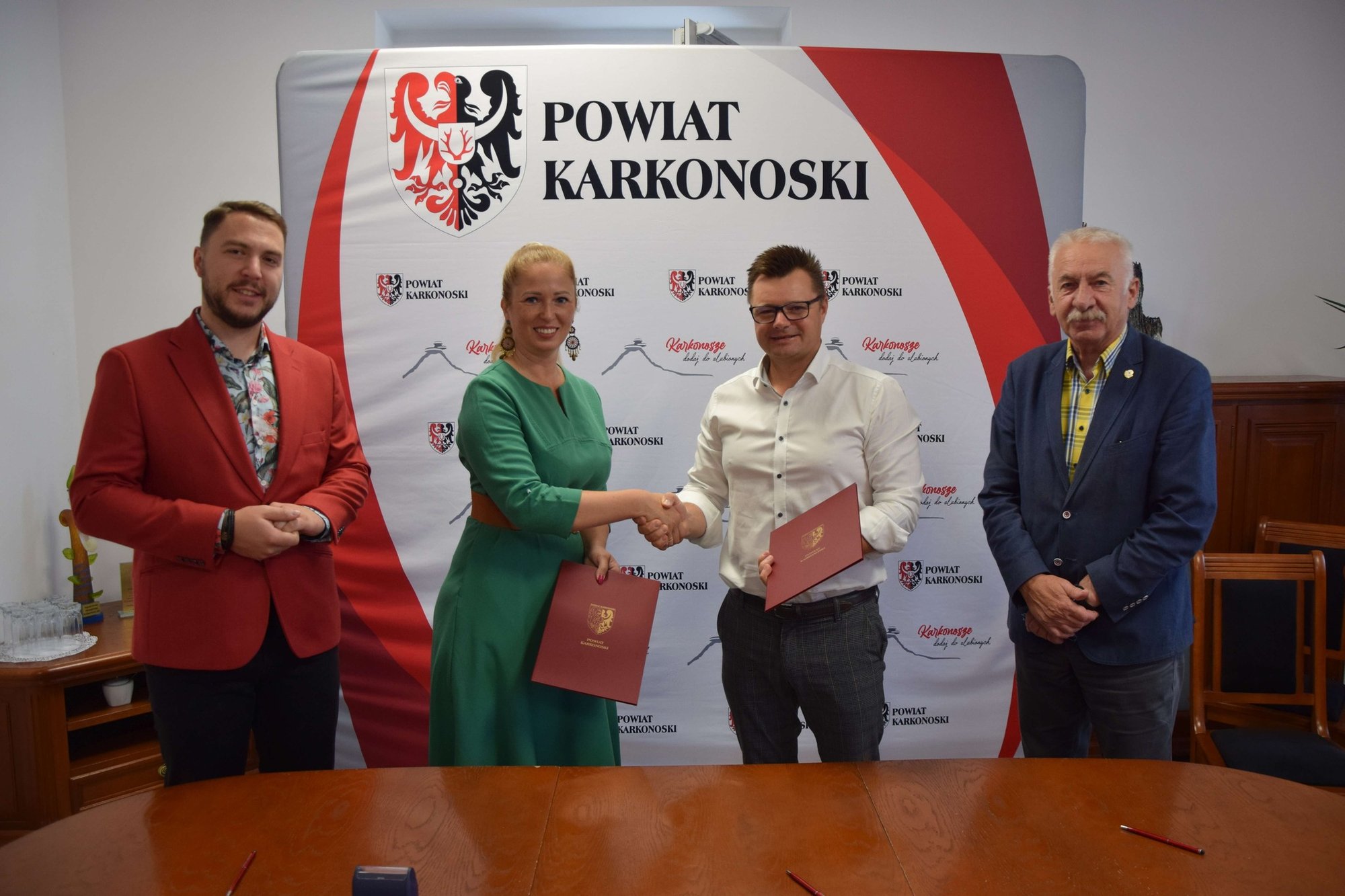 porozumienie-starostwa-z-fundacja-spod-szrenicy-117037