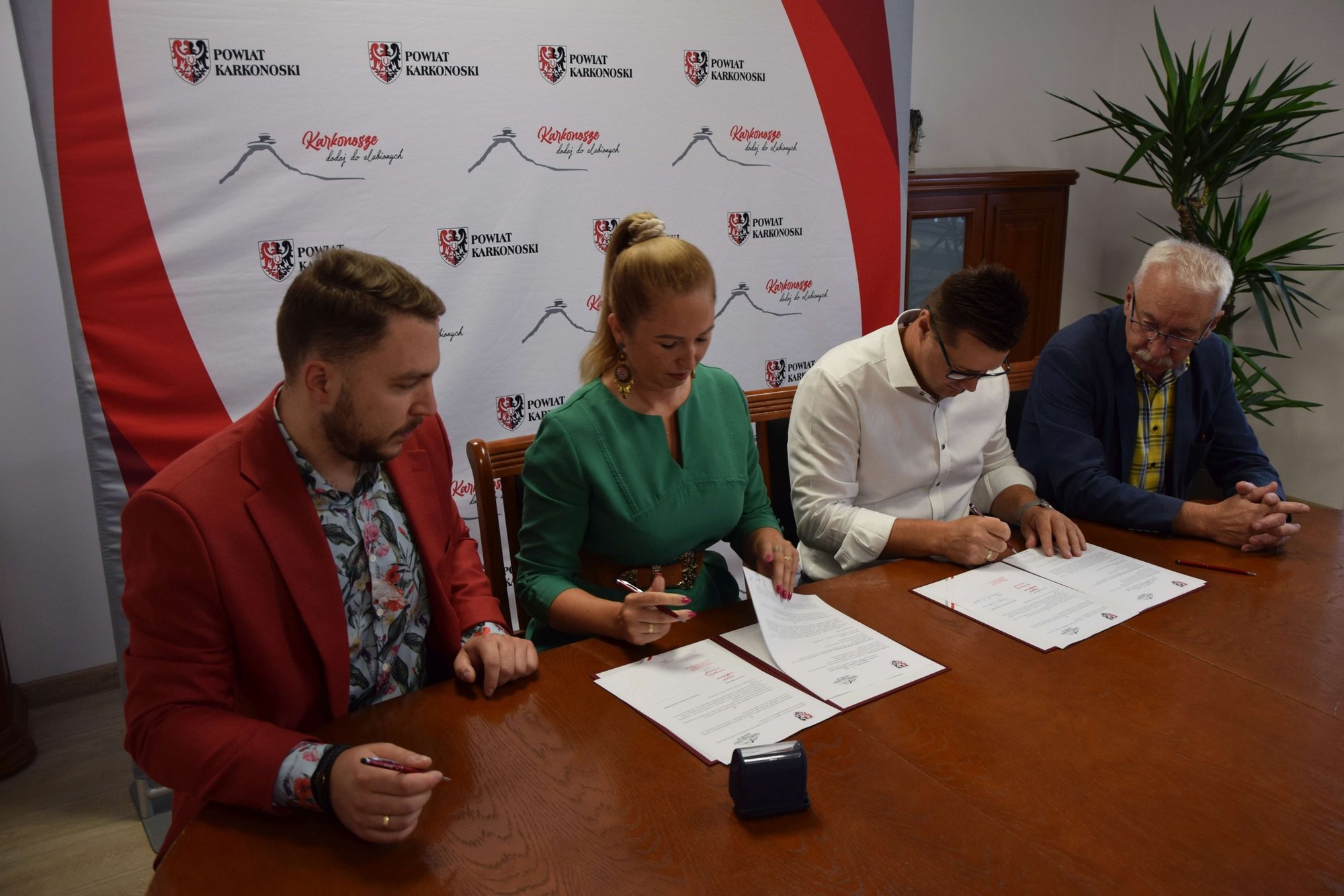 porozumienie-starostwa-z-fundacja-spod-szrenicy-117037