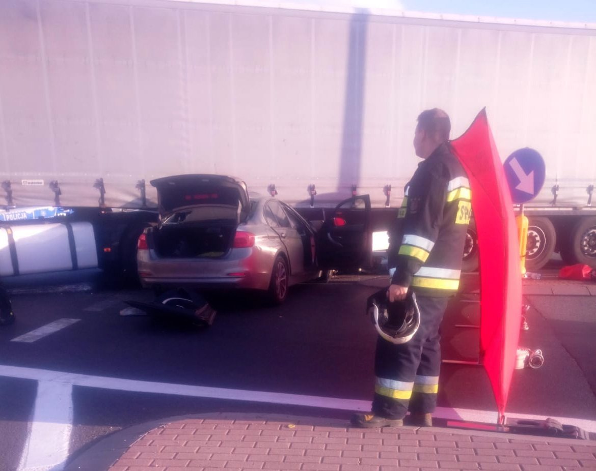 zderzenie-policyjnego-bmw-z-ciezarowka-117068