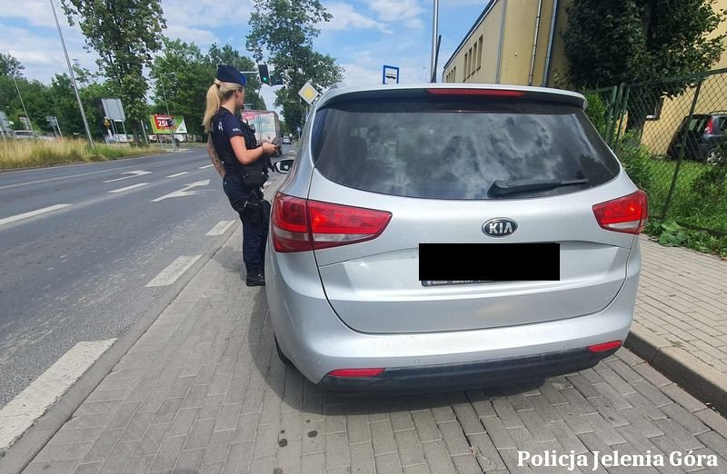 policjant-po-suzbie-pomog-zatrzymac-nietrzezwego-kierowce-117110
