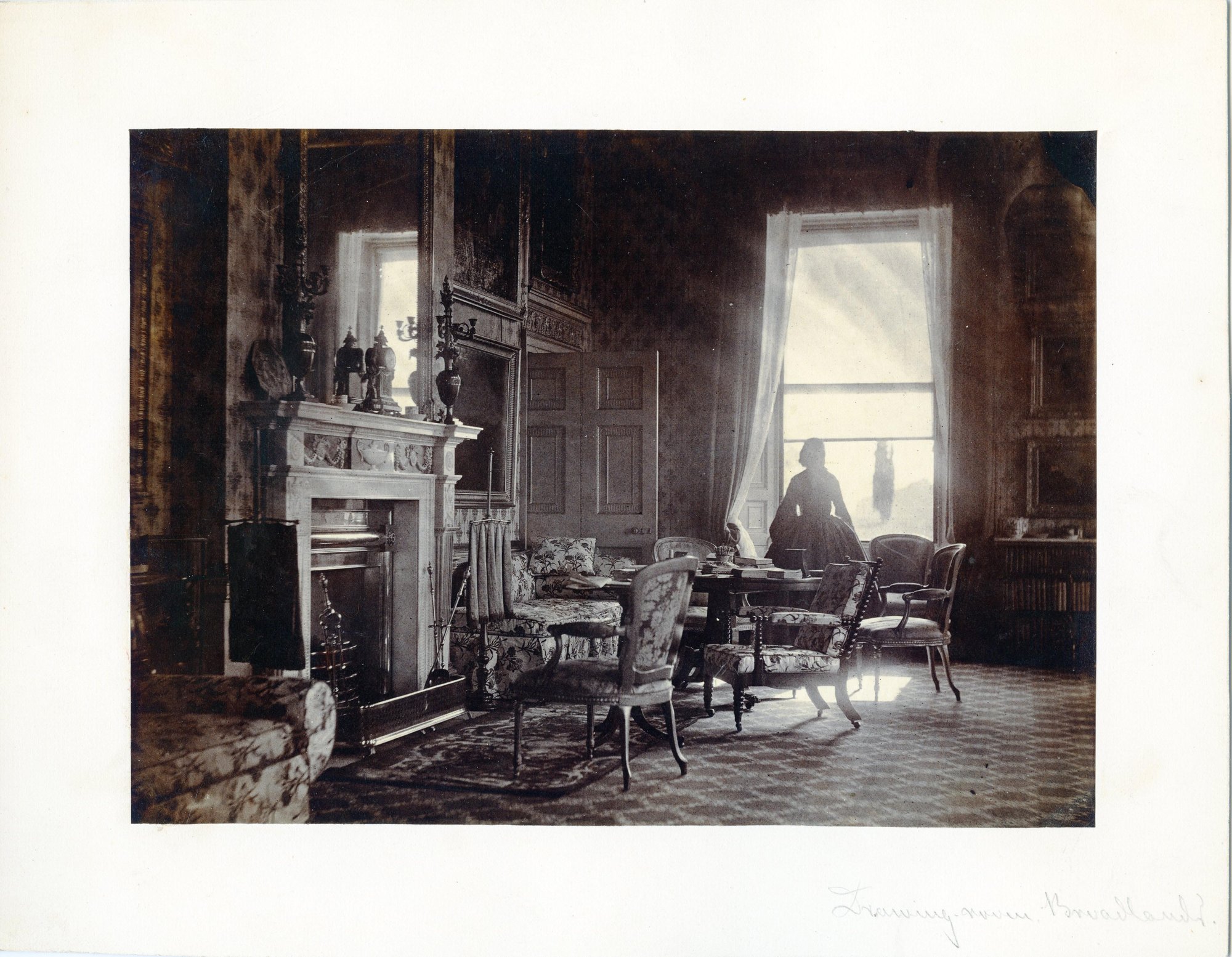 Wnętrze salonu w rezydencji Broadlands, Fot. Lady Frances Joselyn, lata 1861–64.