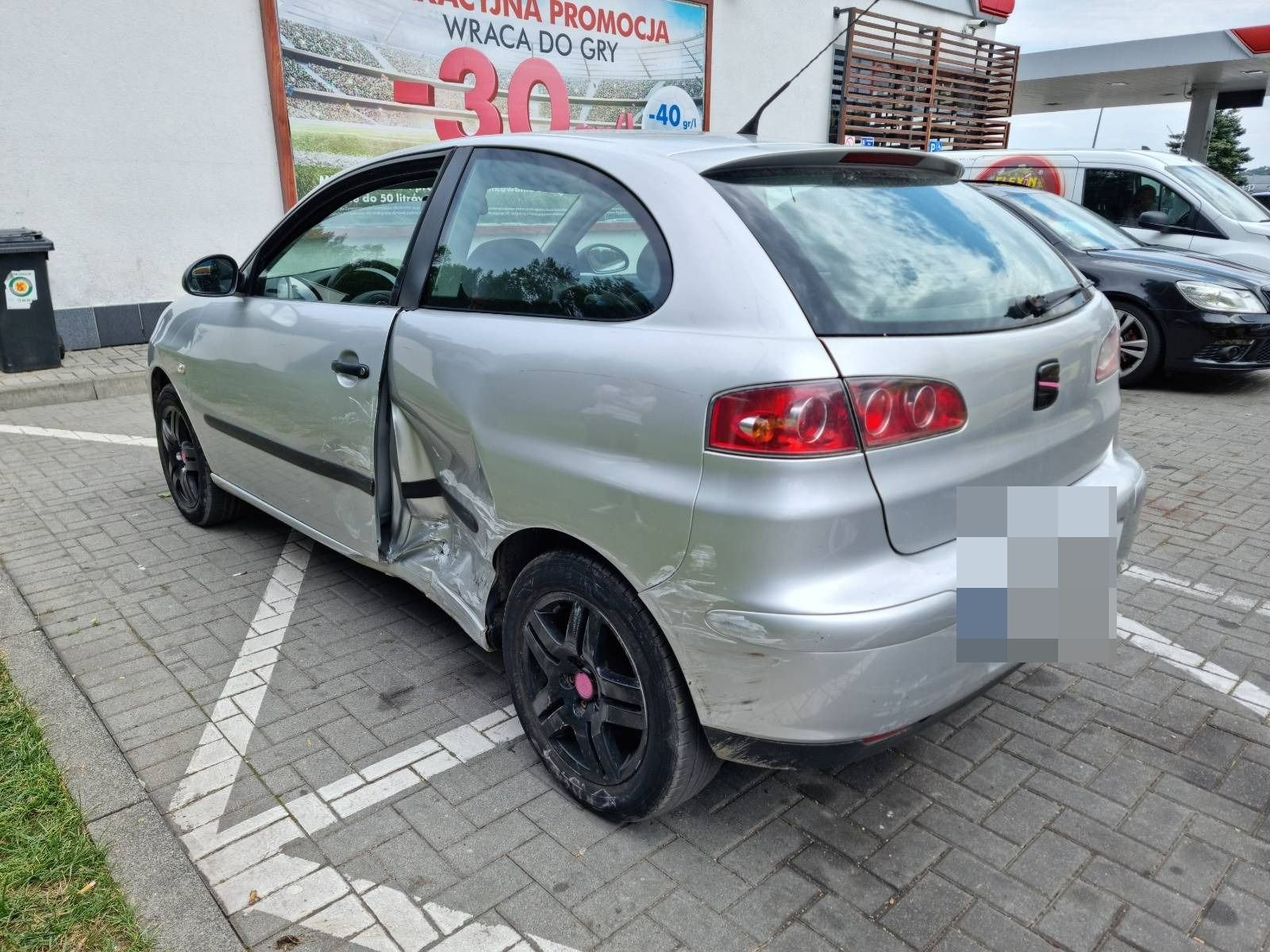 kolizja-przy-stacji-paliw-117166