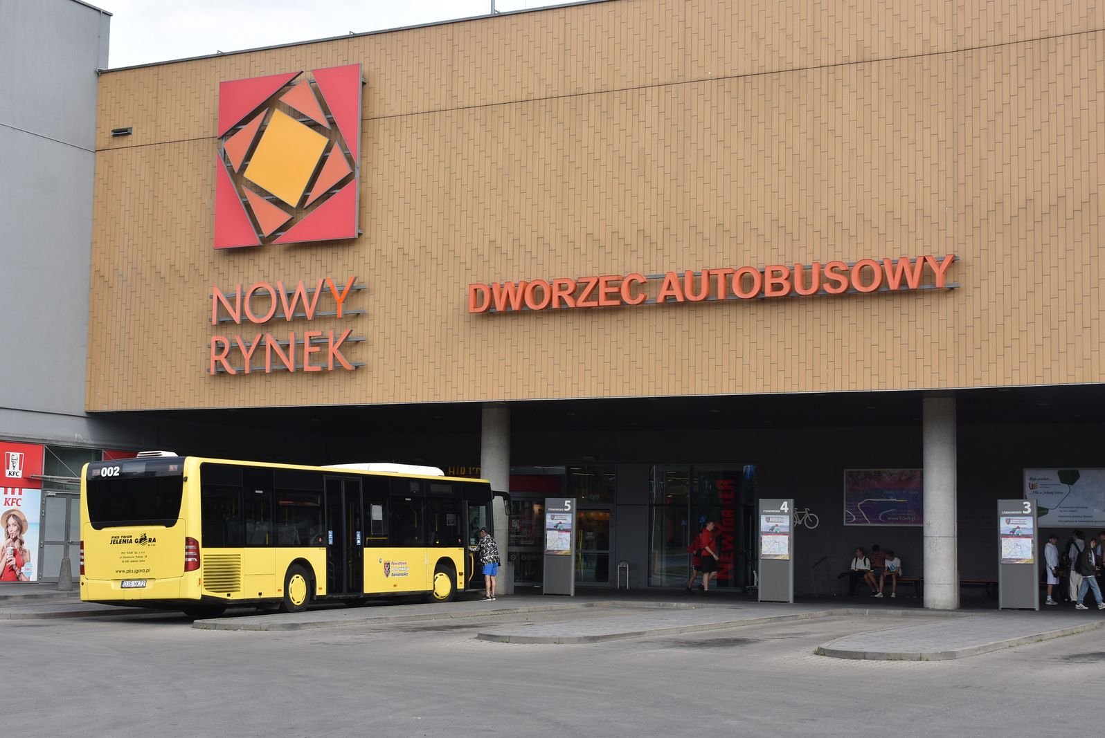 czytelnicy-autobusy-pksu-kursuja-w-kratke-117187