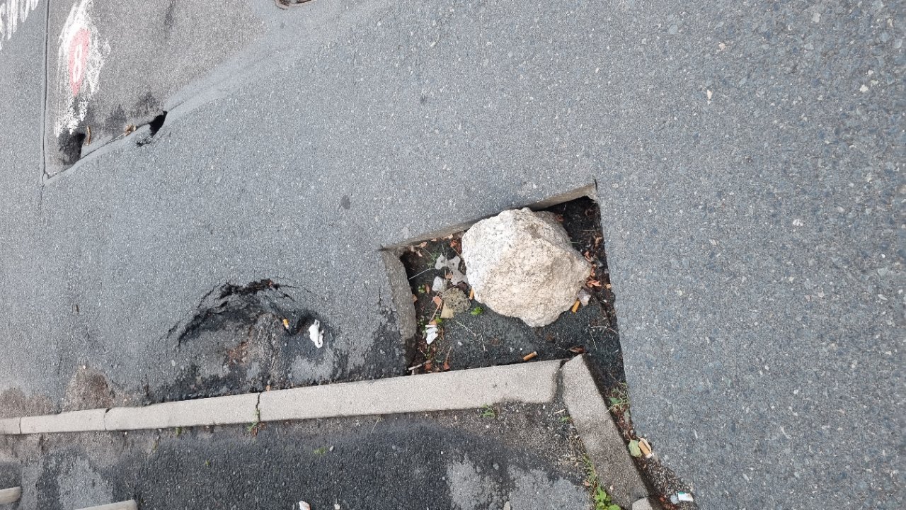 dziury-puapki-przy-przejsciu-dla-pieszych-117205