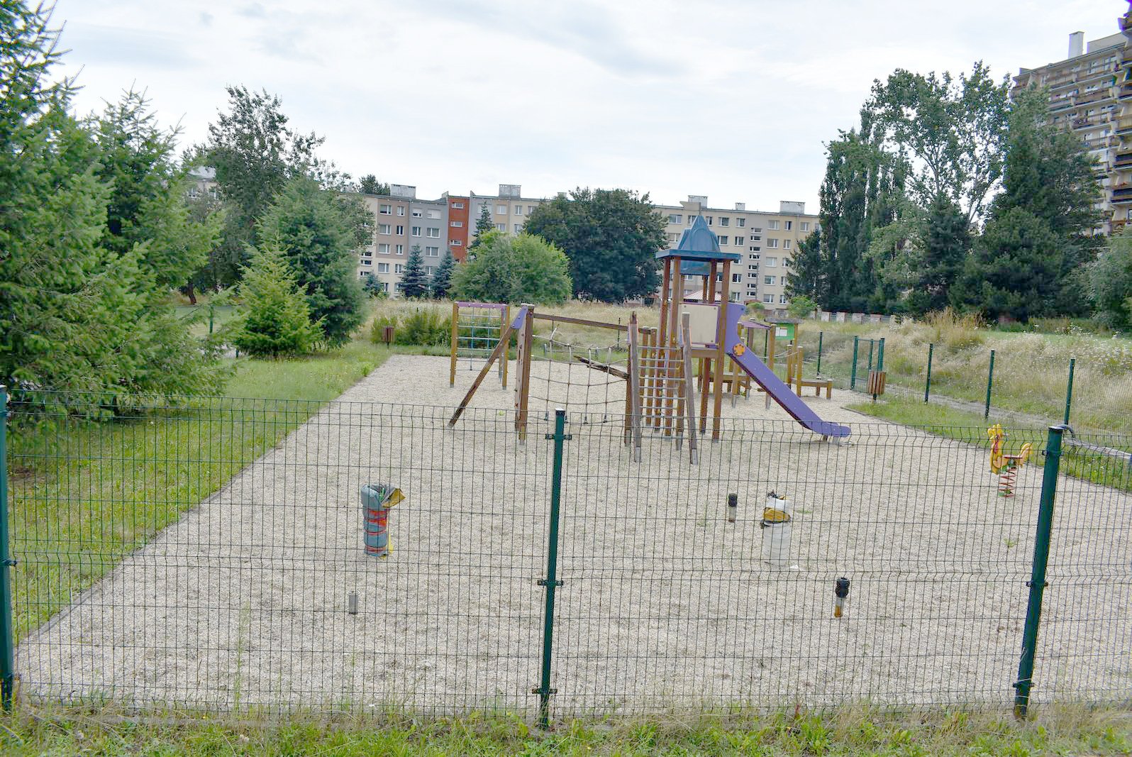 plac-zabaw-zamkniety-od-lat-na-cztery-spusty-117340