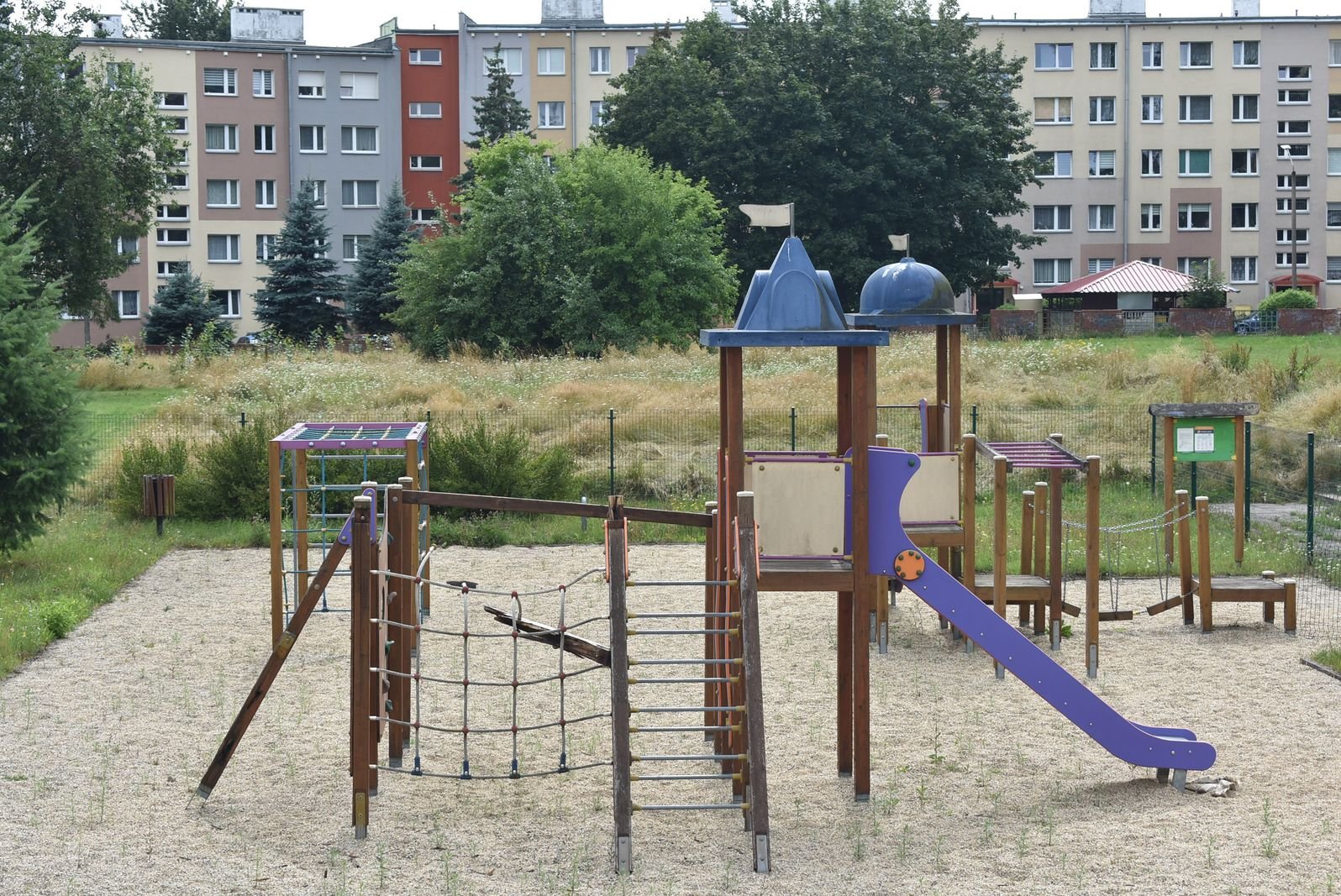 plac-zabaw-zamkniety-od-lat-na-cztery-spusty-117340