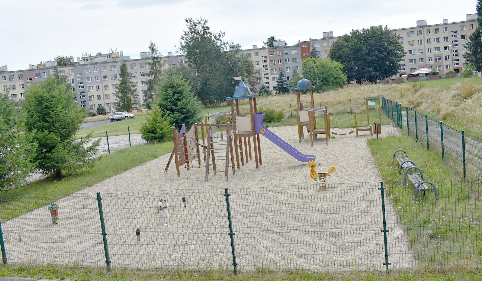 plac-zabaw-zamkniety-od-lat-na-cztery-spusty-117340