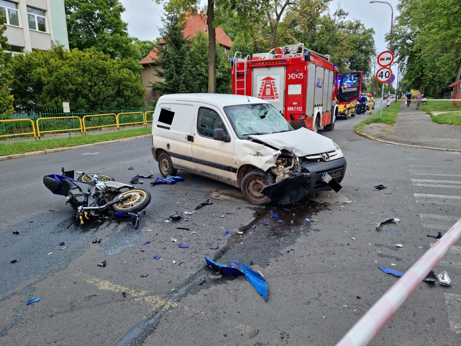 motocyklista-pod-koami-osobowki-117428