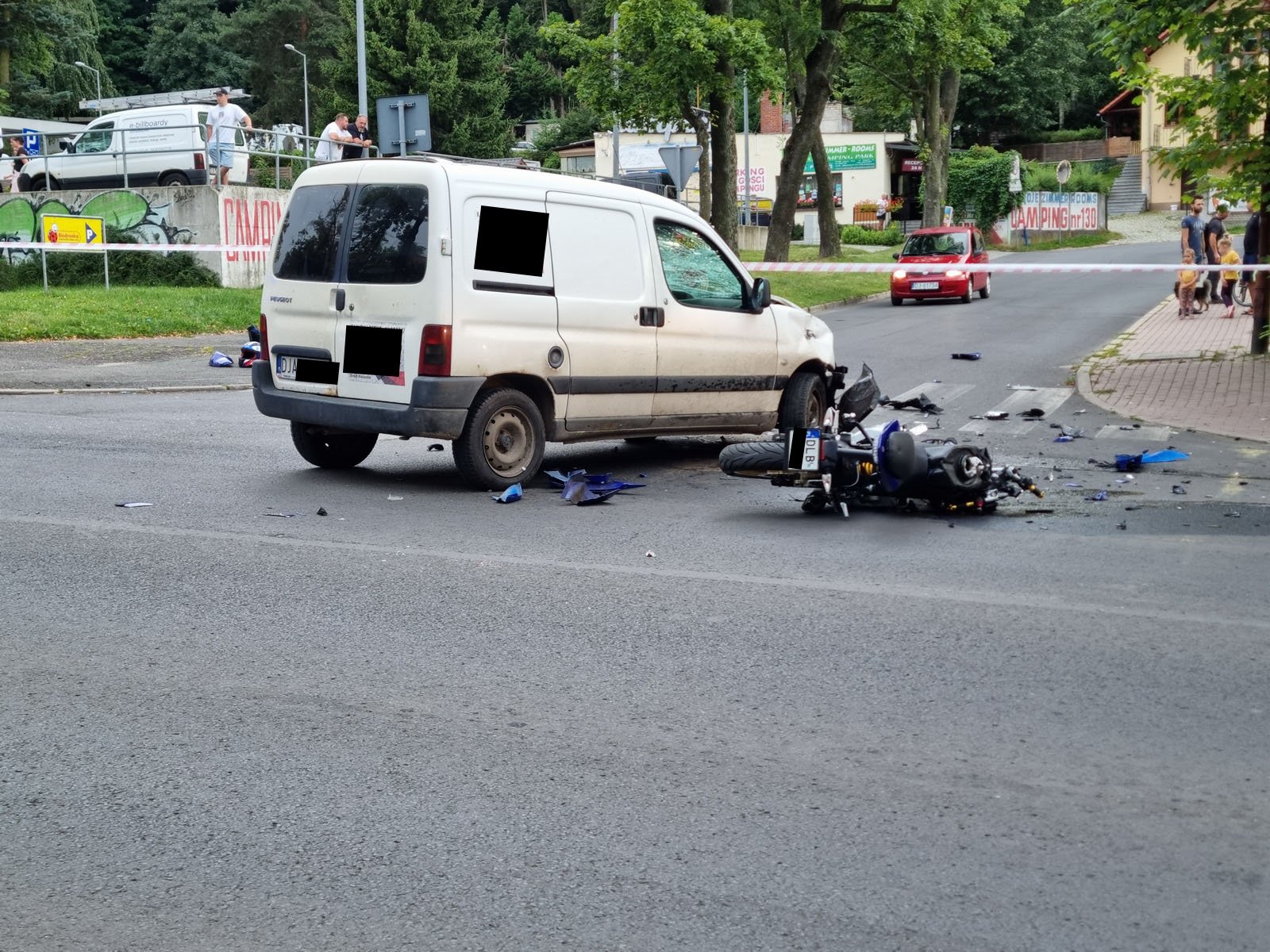 motocyklista-pod-koami-osobowki-117428