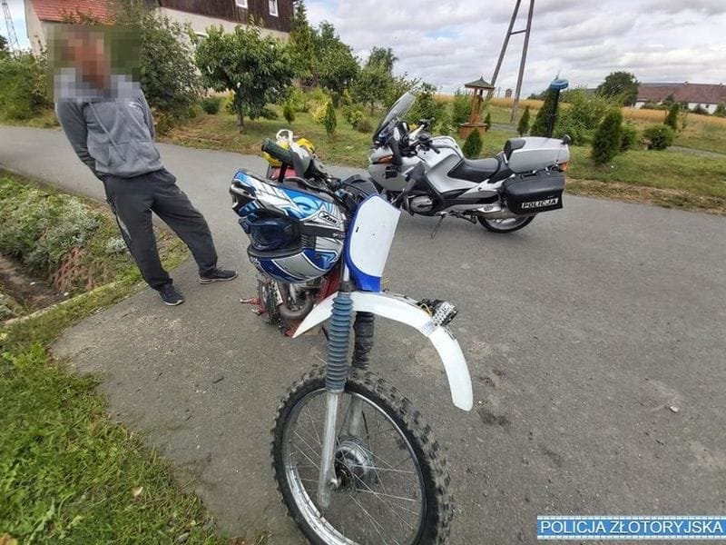 jecha-motorem-bez-uprawnien-i-z-zakazami-117478