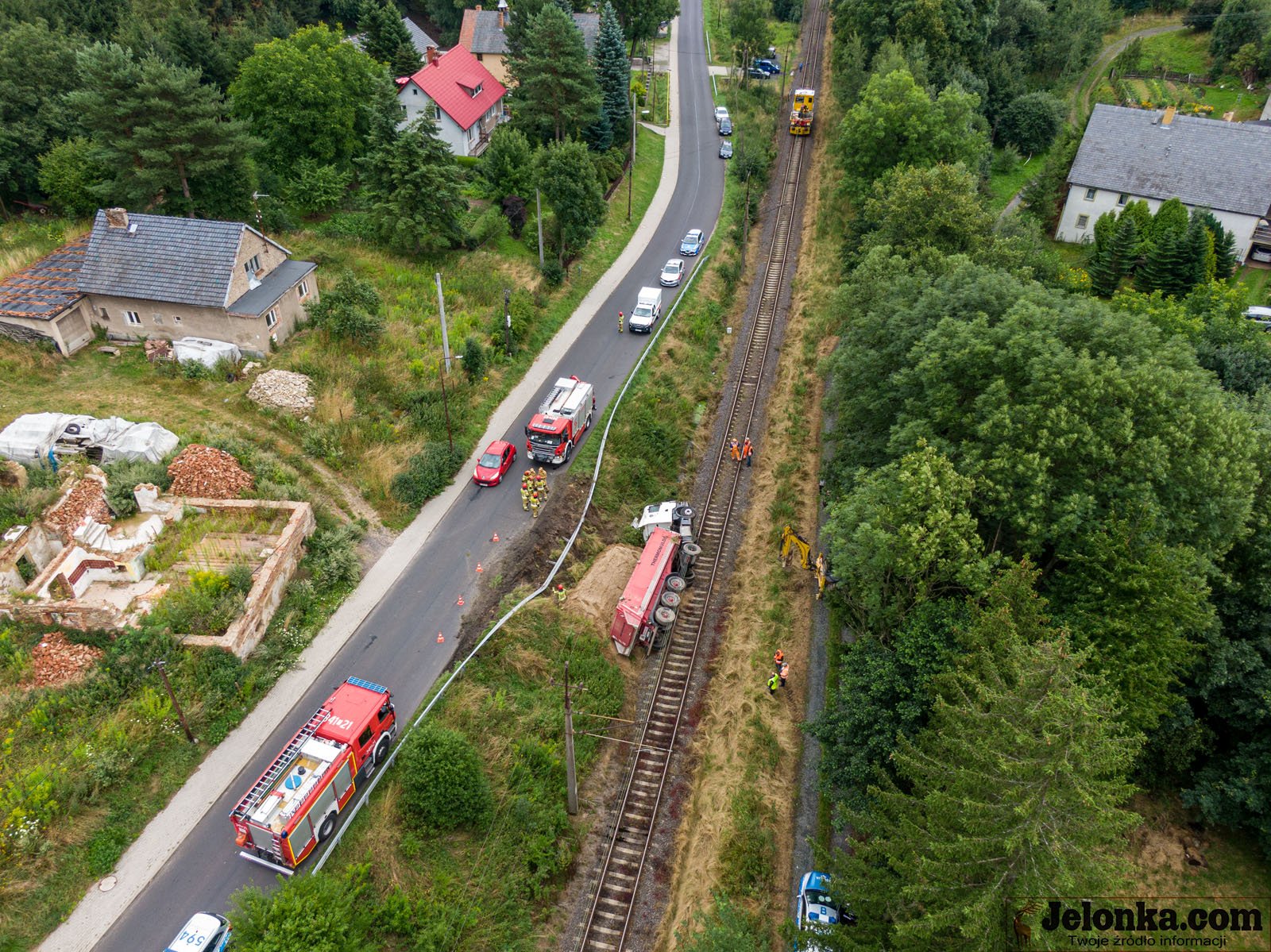 ciezarowka-na-torach-pociagi-wstrzymane-117521