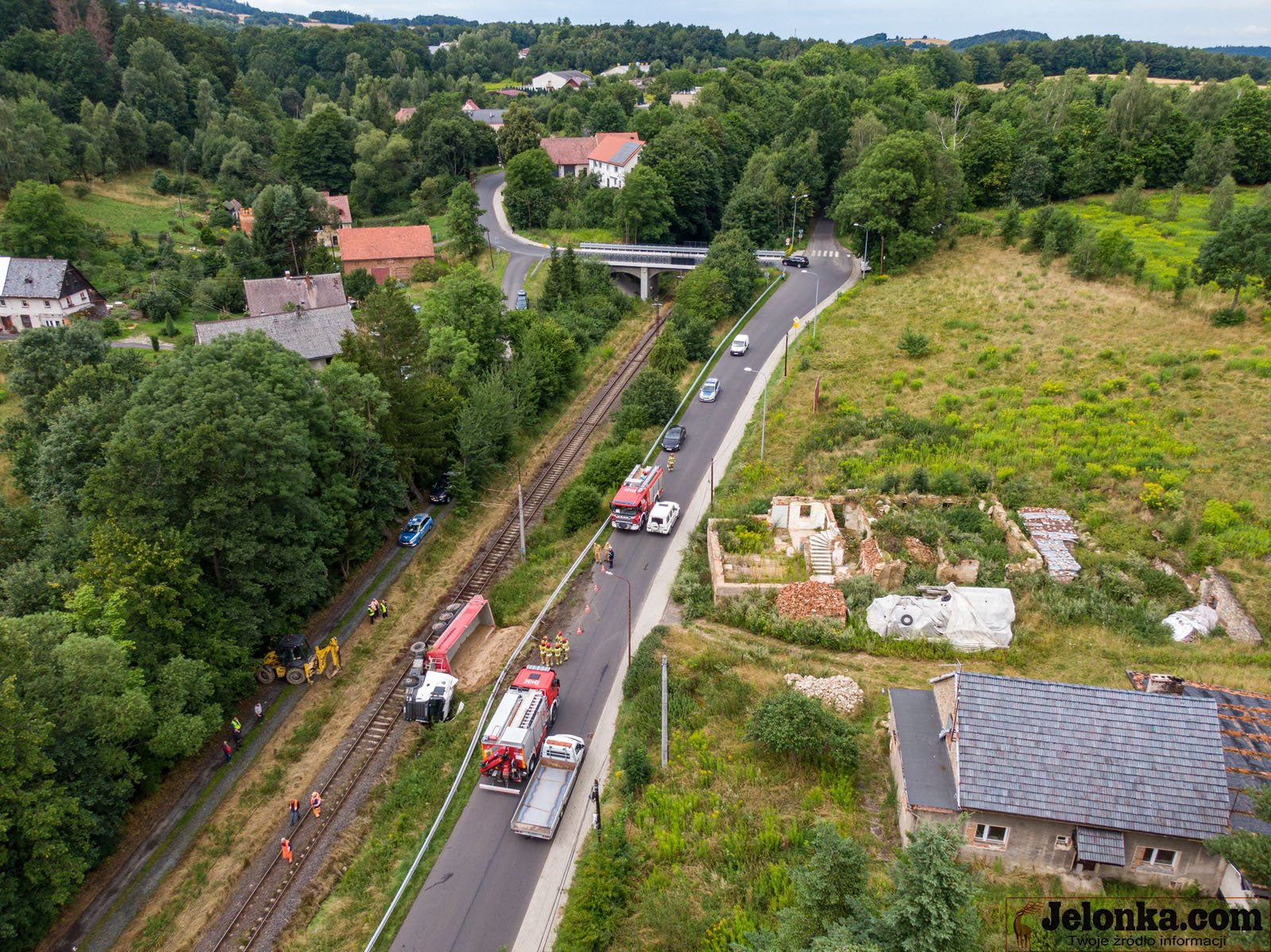 ciezarowka-na-torach-pociagi-wstrzymane-117521