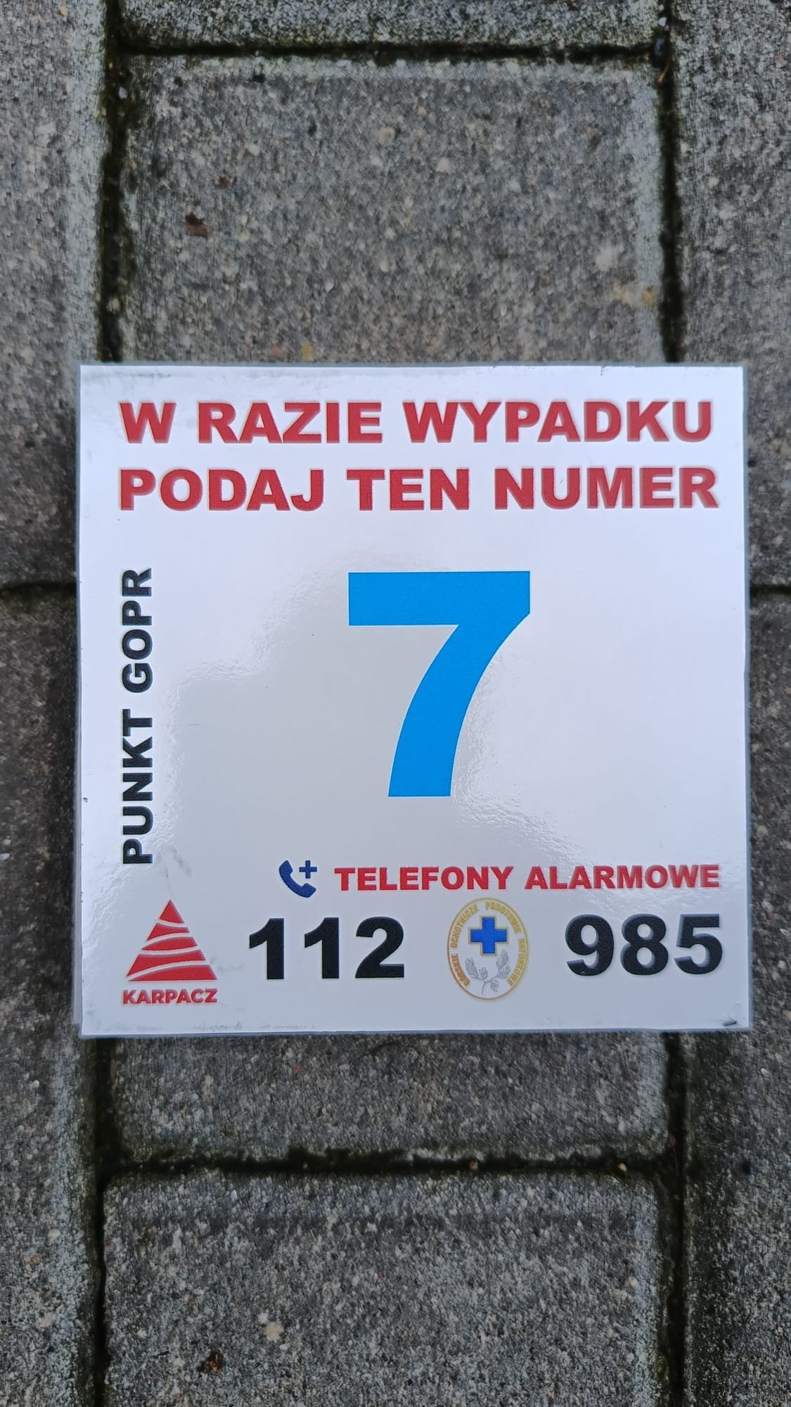 te-tabliczki-pomoga-ratowac-w-gorach-117526
