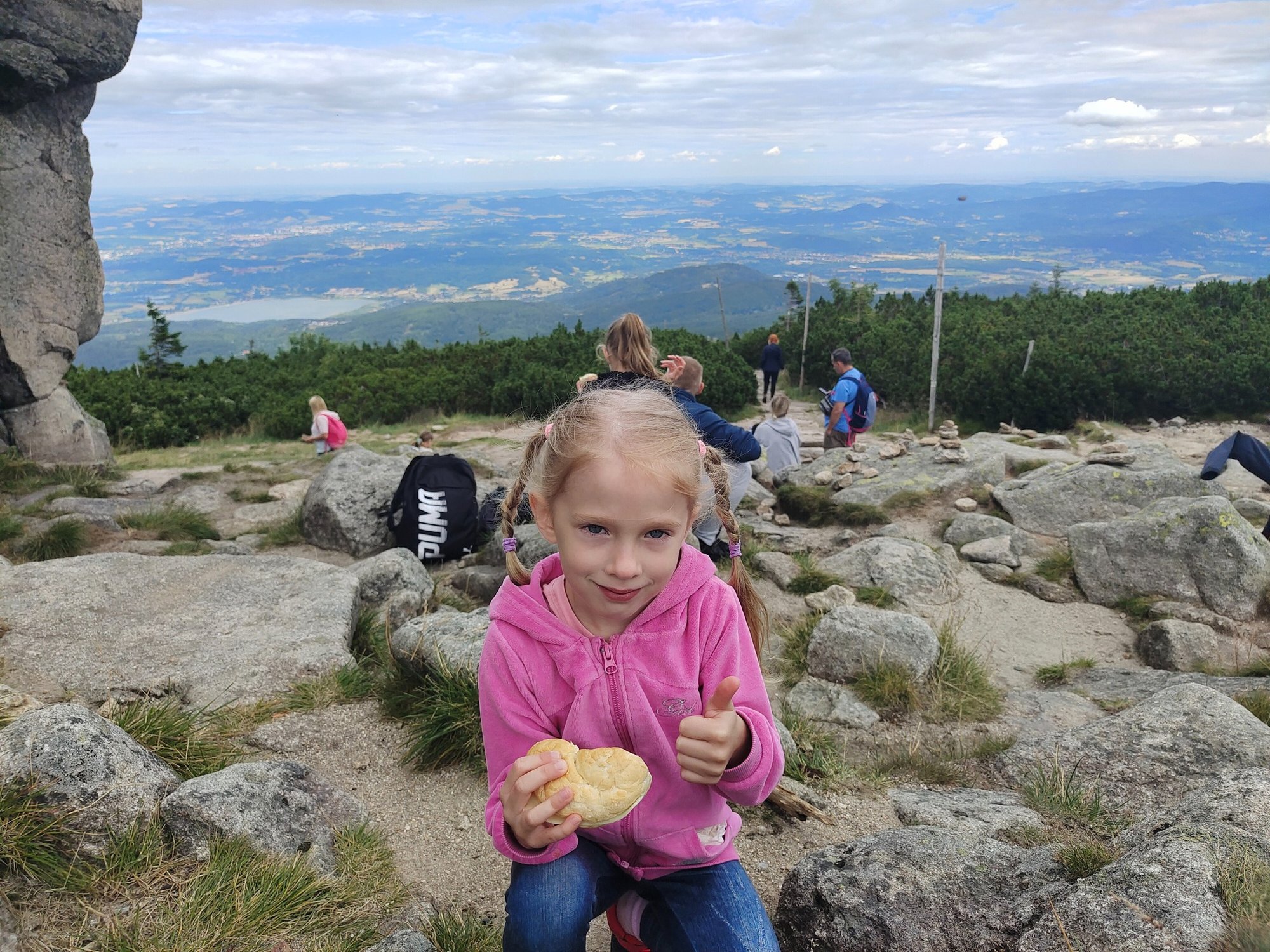 – W górach jest super – mówi mała Julka. fot. Emilia Krajza