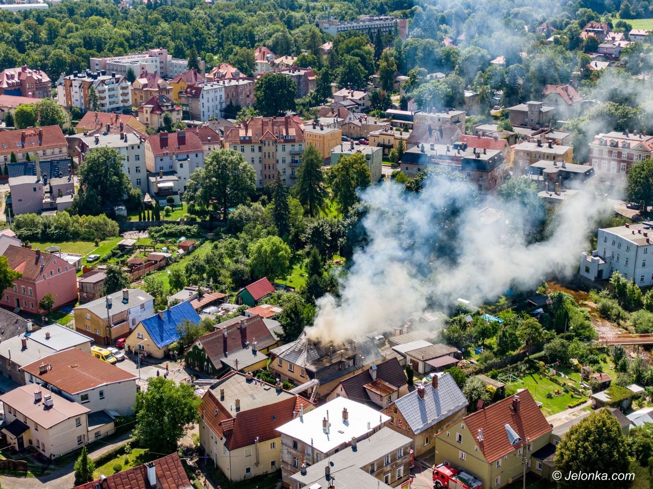 Dym był widoczny z dużej odległości.