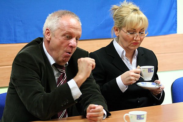 Beata Sawicka, eksczłonkini PO, podczas piątkowego spotkania z senatorem Stefanem Niesiołowskim.