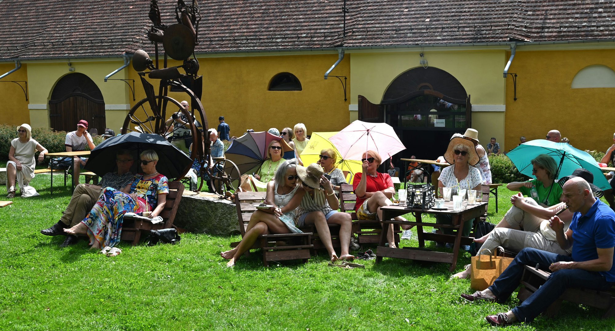 artystyczne-sniadanie-na-trawie-z-paraluzja-117659