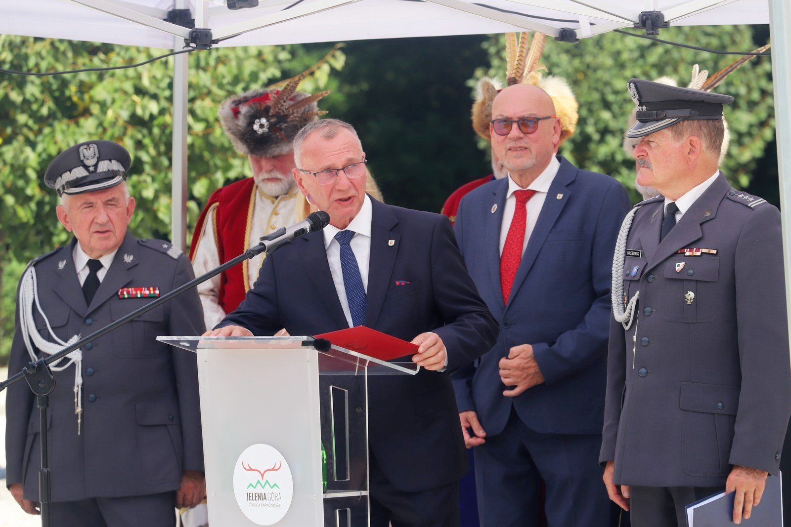 oddali-czesc-zonierzom-117742
