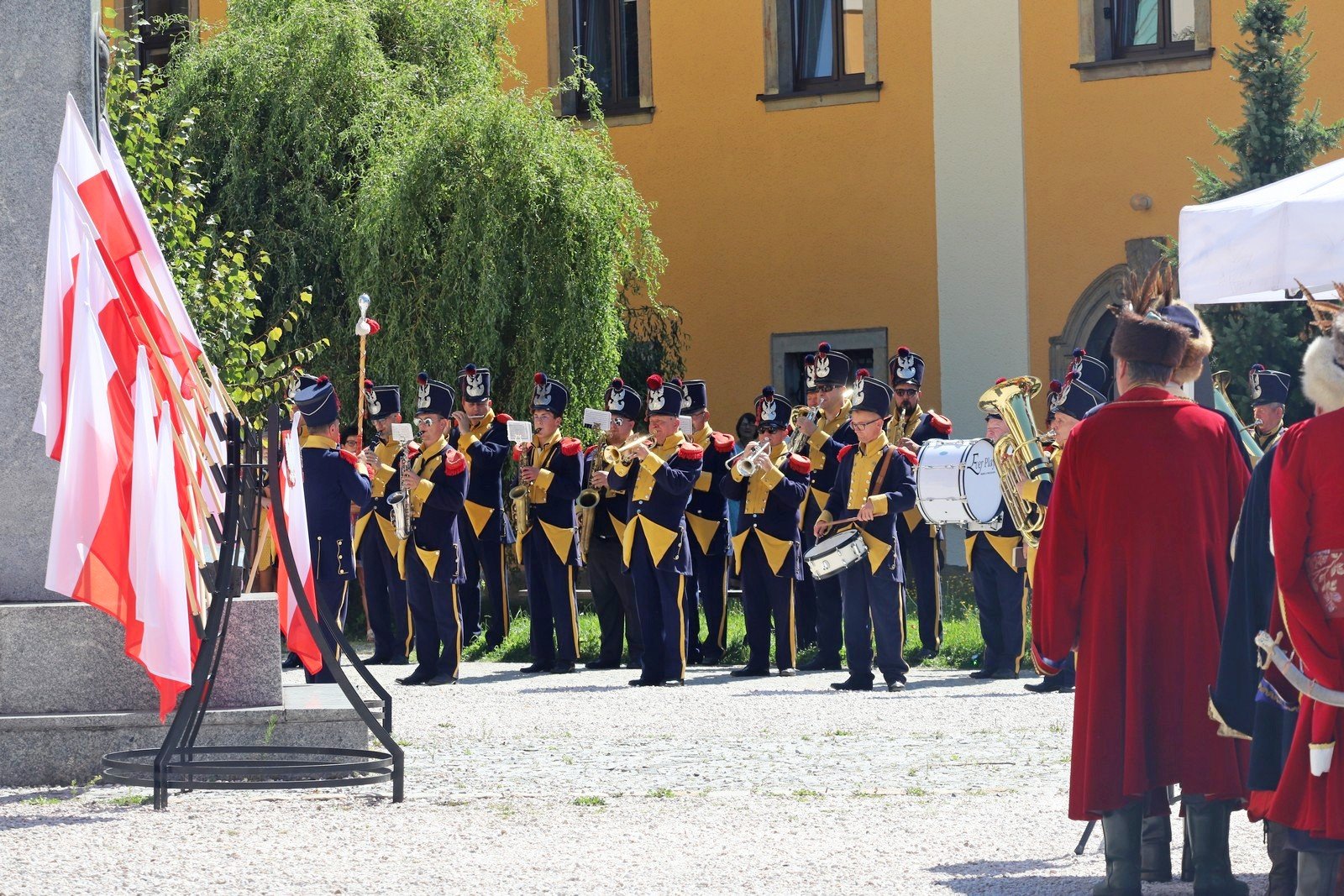 oddali-czesc-zonierzom-117742