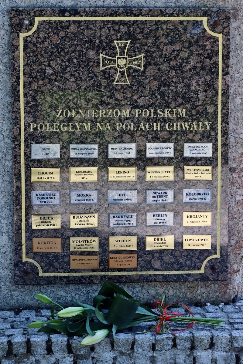 oddali-czesc-zonierzom-117742