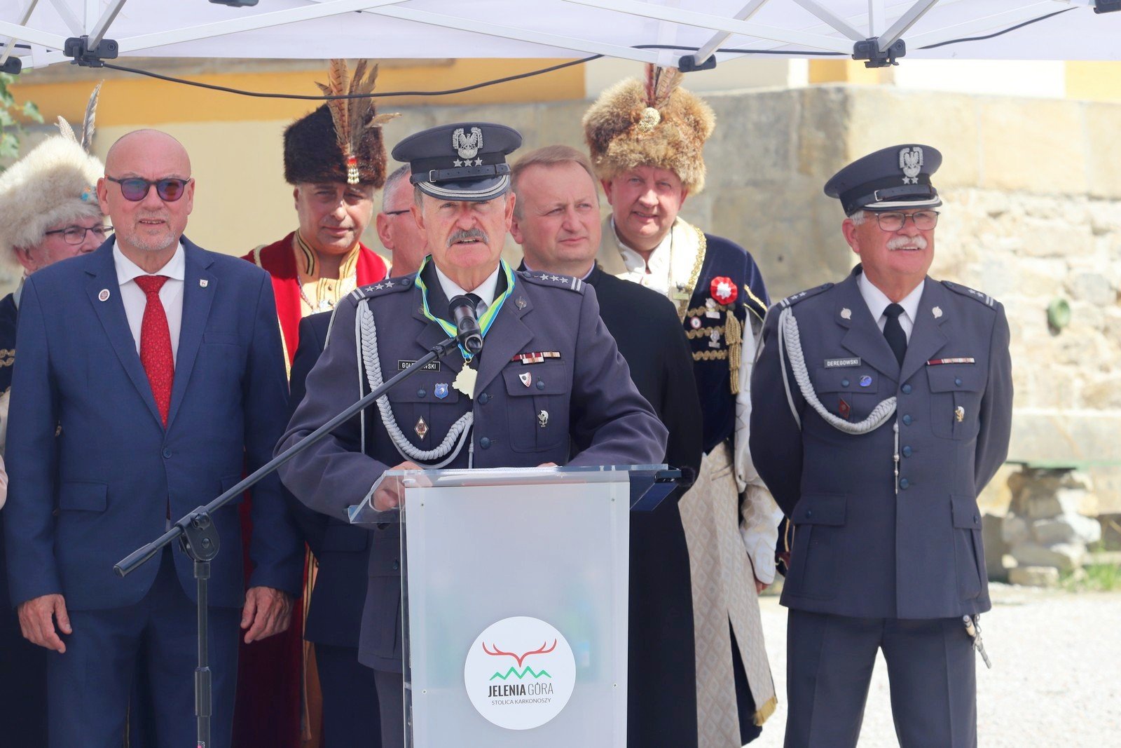 oddali-czesc-zonierzom-117742