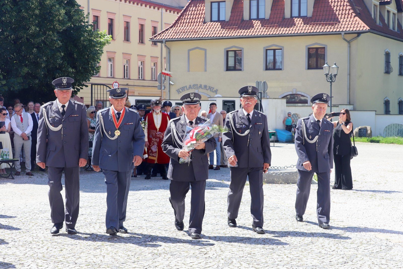 oddali-czesc-zonierzom-117742