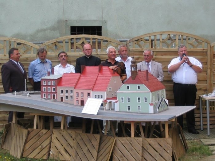 Kowarskie miniatrury po raz pierwszy zostały zaprezentowane 20 lat temu podczas Festiwalu Filmów Komediowych w Lubomierzu.