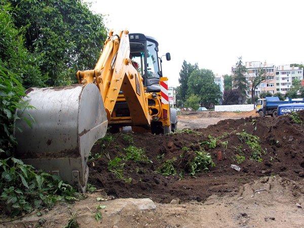 Koparki już przygotowują teren pod budowę nowej stacji pali